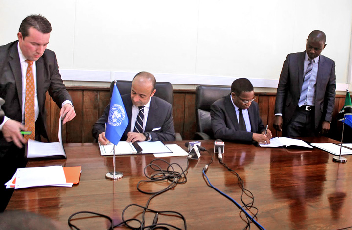 Miguel Serpa Soares, United Nations Under-Secretary-General for Legal Affairs, and Bernard K.Membe, Tanzania Minister of Foreign Affairs and International Cooperation
