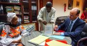 Registrar John Hocking signs the agreement on enforcement of sentences with H.E. Justice Sanogo Aminata Mallé, Minister of Justice, Human Rights and Keeper of the Seals