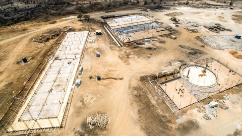 The construction of the ground floor of the three buildings - the office, the archives and the courtroom - is ongoing.